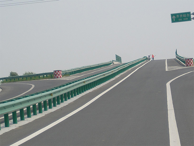 衢州高速公路护栏的材质与规格